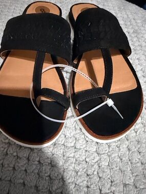 Kenneth Cole Black Braided Thong Sandals